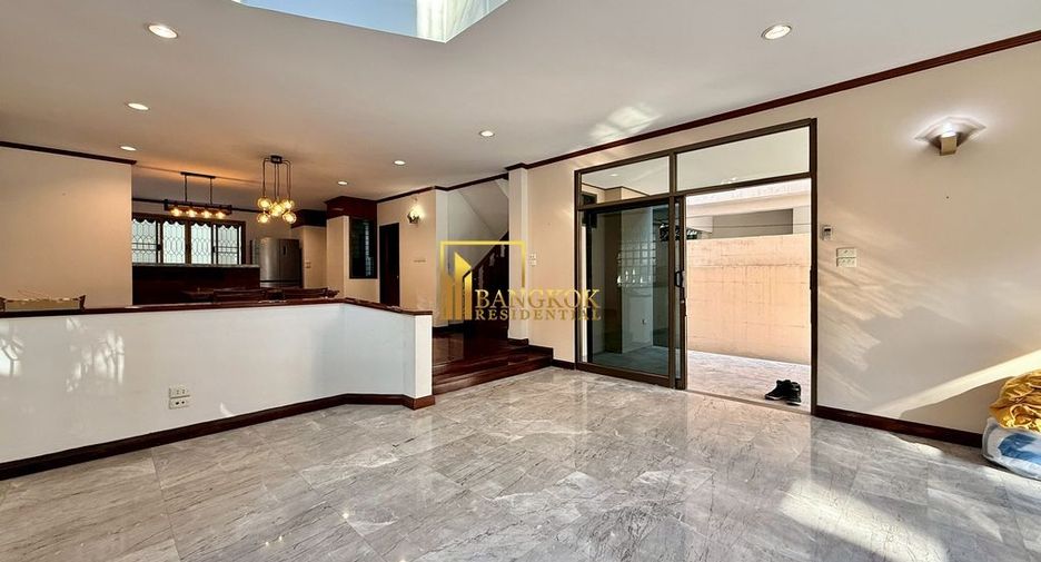 For rent 5 bedrooms house in Khlong Toei, Bangkok