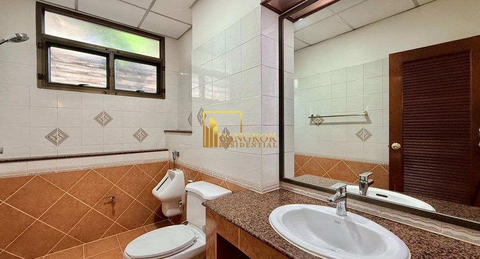 For rent 5 bedrooms house in Khlong Toei, Bangkok