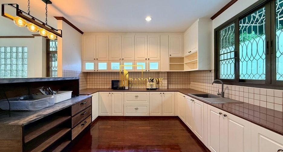 For rent 5 bedrooms house in Khlong Toei, Bangkok
