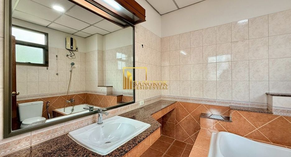 For rent 5 bedrooms house in Khlong Toei, Bangkok