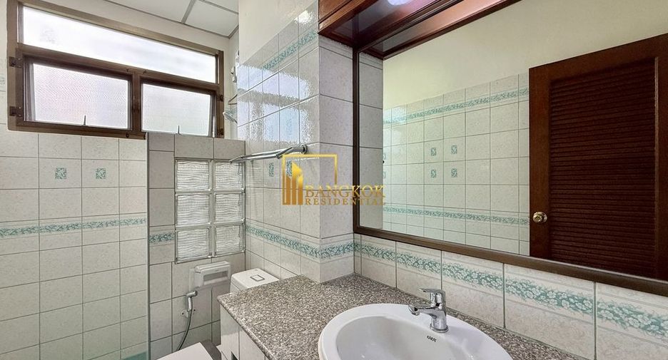 For rent 5 bedrooms house in Khlong Toei, Bangkok
