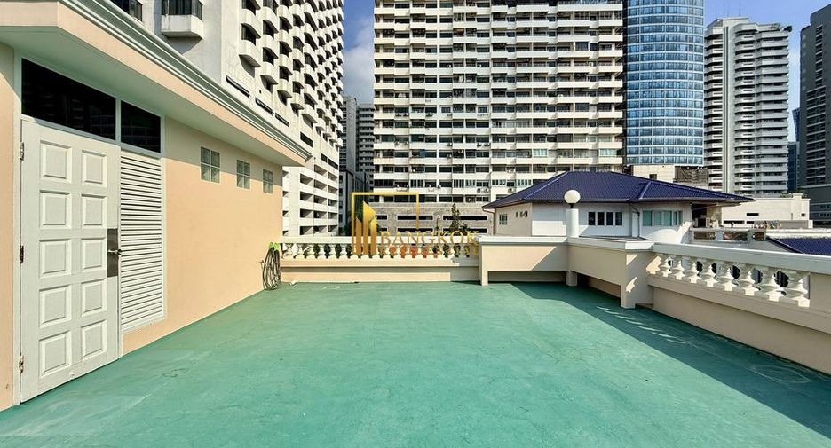 For rent 5 bedrooms house in Khlong Toei, Bangkok