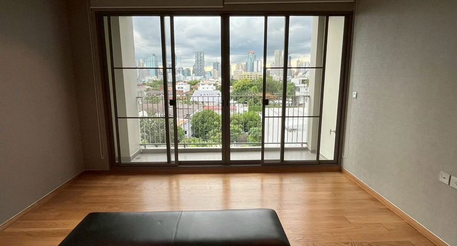 For rent 2 bedrooms condo in Yan Nawa, Bangkok