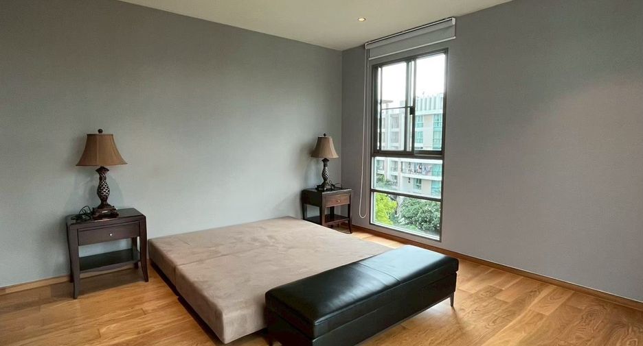 For rent 2 bedrooms condo in Yan Nawa, Bangkok