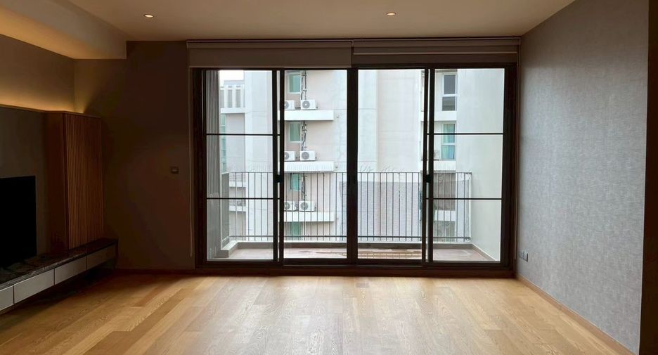 For rent 2 bedrooms condo in Yan Nawa, Bangkok