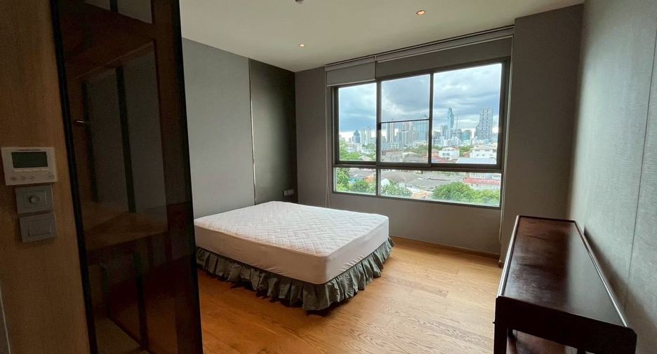 For rent 2 bedrooms condo in Yan Nawa, Bangkok