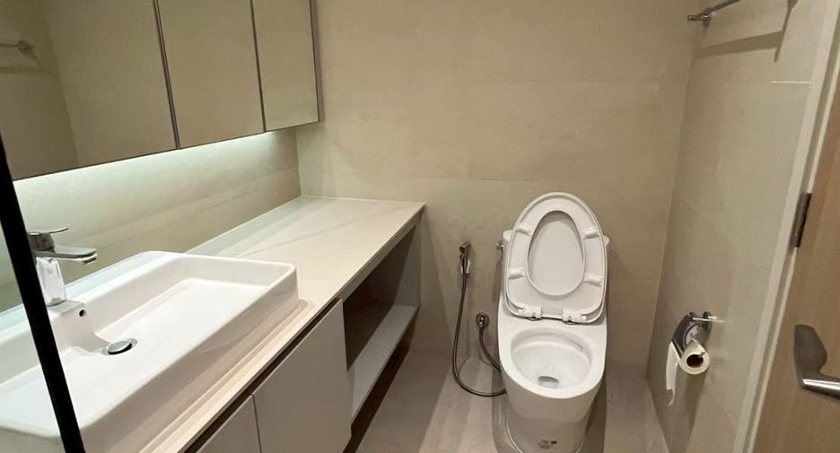 For rent 2 bedrooms condo in Yan Nawa, Bangkok