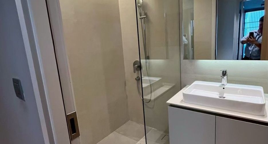For rent 2 bedrooms condo in Yan Nawa, Bangkok