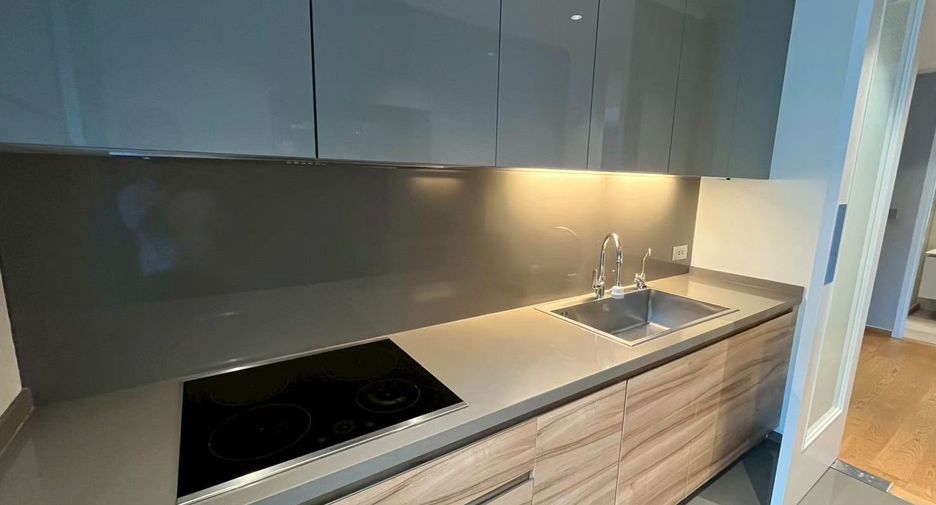 For rent 2 bedrooms condo in Yan Nawa, Bangkok