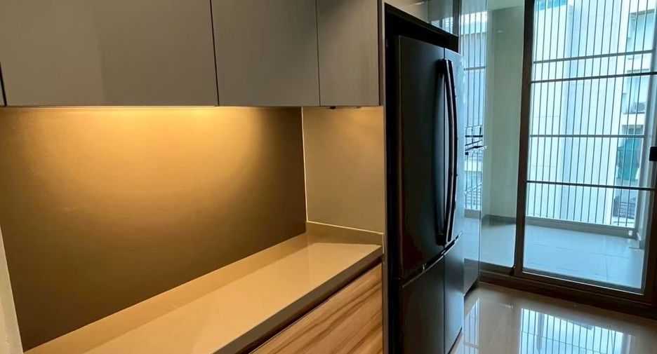 For rent 2 bedrooms condo in Yan Nawa, Bangkok