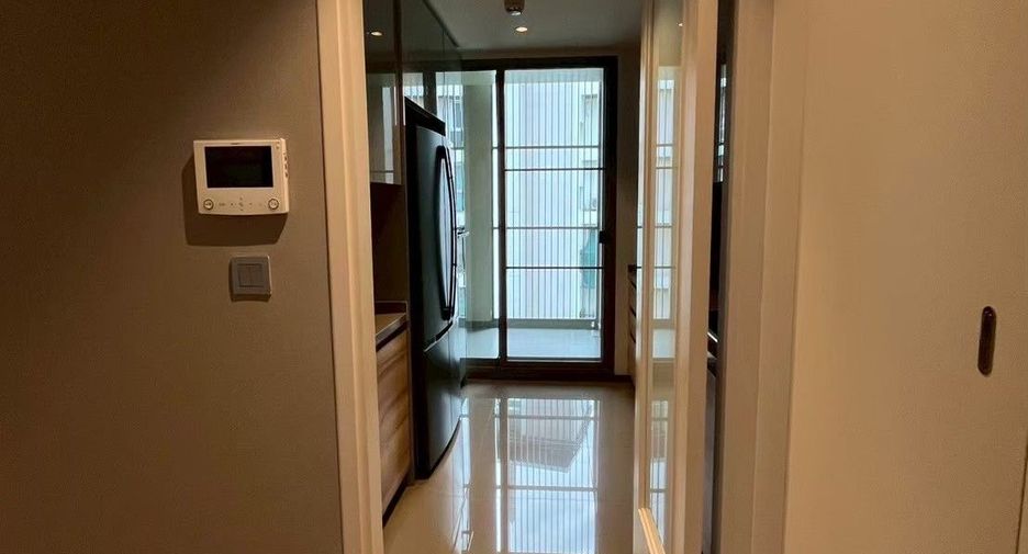 For rent 2 bedrooms condo in Yan Nawa, Bangkok