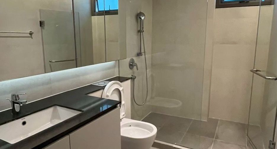 For rent 2 bedrooms condo in Yan Nawa, Bangkok