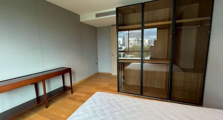 For rent 2 bedrooms condo in Yan Nawa, Bangkok