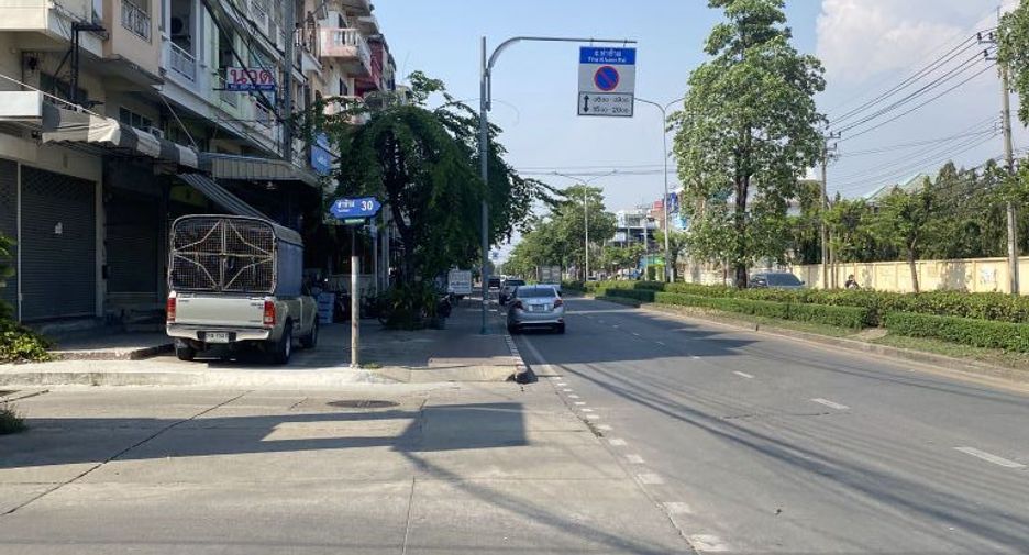 For sale 3 bedrooms retail Space in Bang Khun Thian, Bangkok