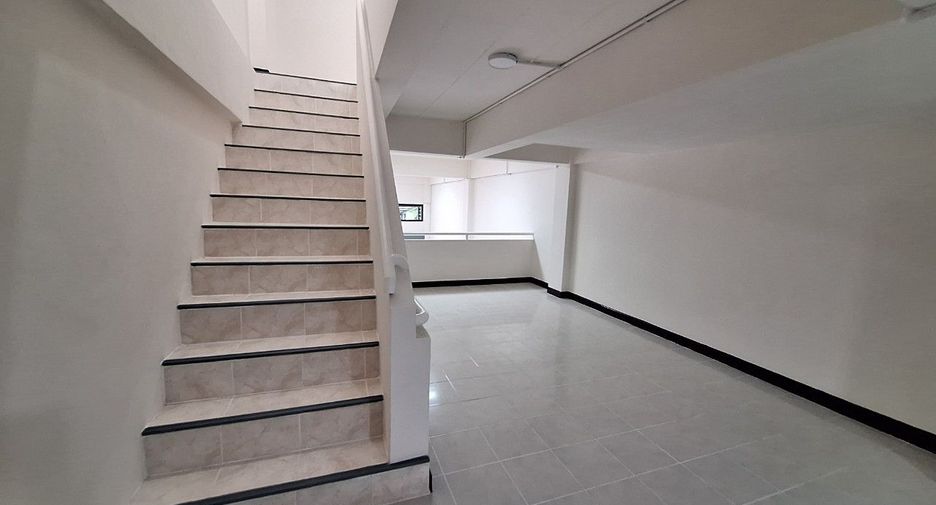 For sale 3 bedrooms retail Space in Bang Khun Thian, Bangkok