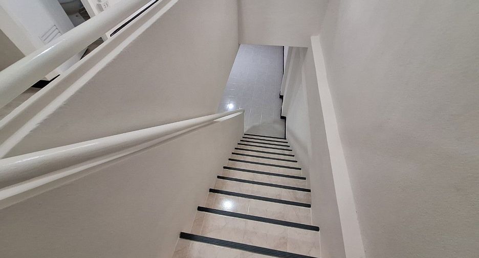 For sale 3 bedrooms retail Space in Bang Khun Thian, Bangkok