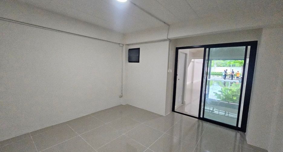 For sale 3 bedrooms retail Space in Bang Khun Thian, Bangkok
