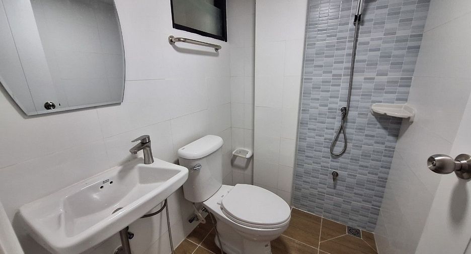 For sale 3 bedrooms retail Space in Bang Khun Thian, Bangkok
