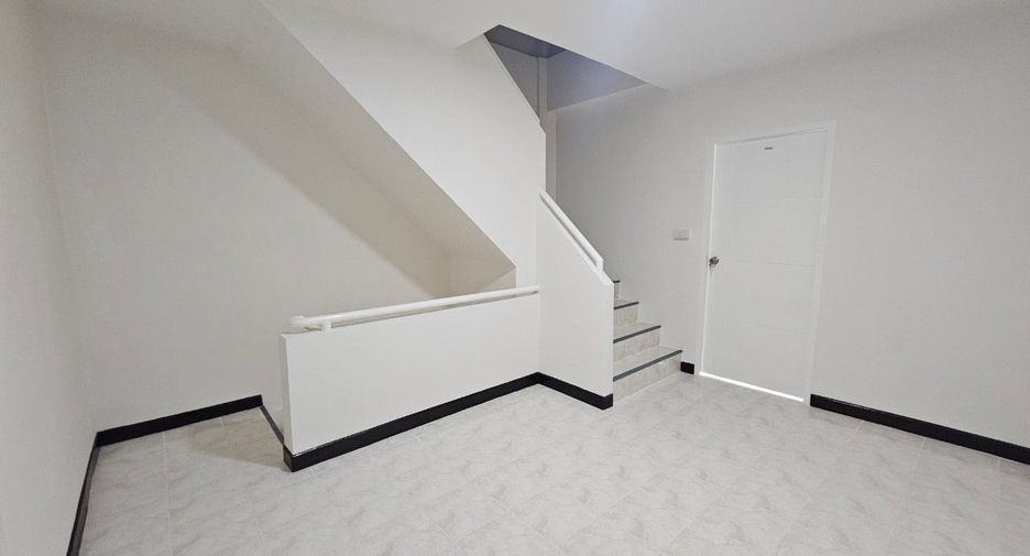 For sale 3 bedrooms retail Space in Bang Khun Thian, Bangkok