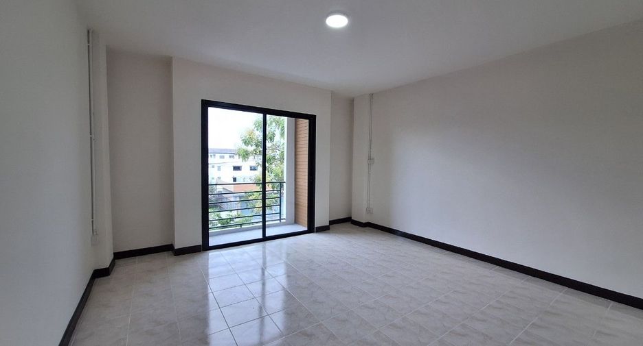 For sale 3 bedrooms retail Space in Bang Khun Thian, Bangkok
