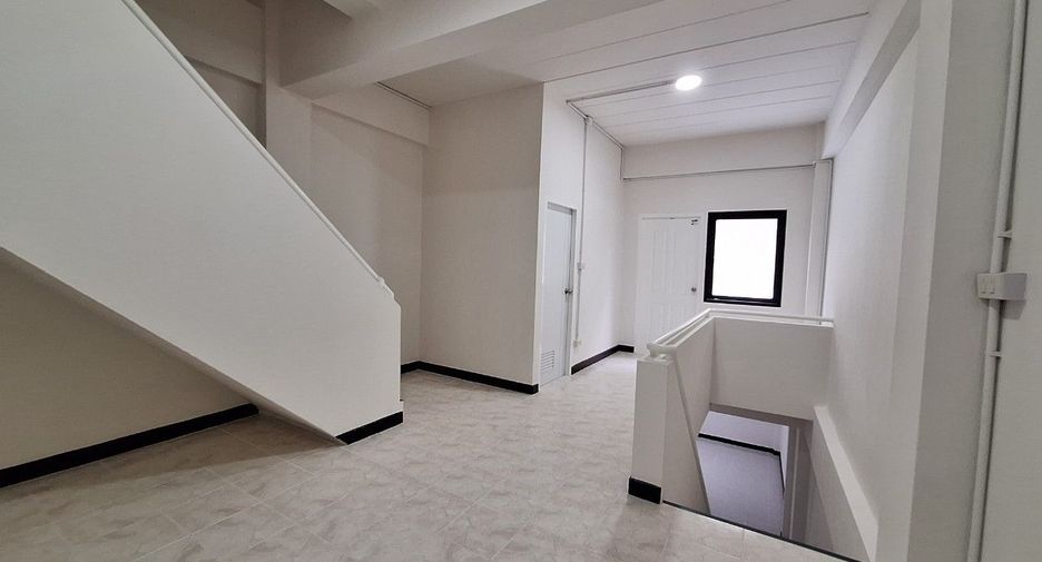 For sale 3 bedrooms retail Space in Bang Khun Thian, Bangkok