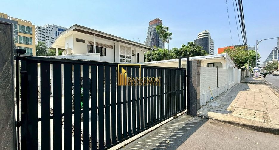 Haus zur Miete mit 4 Zimmer in Watthana, Bangkok