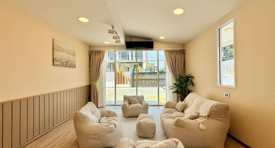 Haus zur Miete mit 4 Zimmer in Watthana, Bangkok