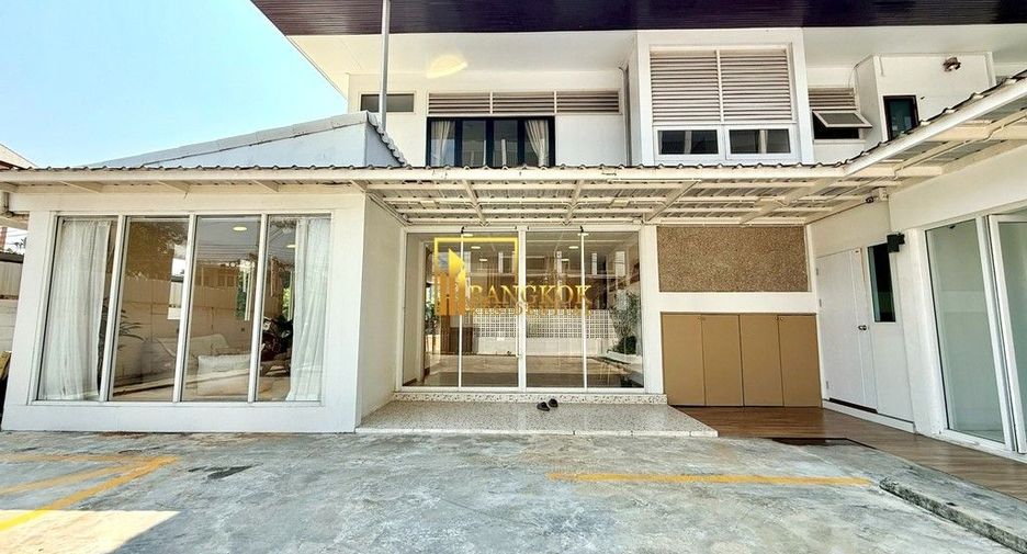 Haus zur Miete mit 4 Zimmer in Watthana, Bangkok
