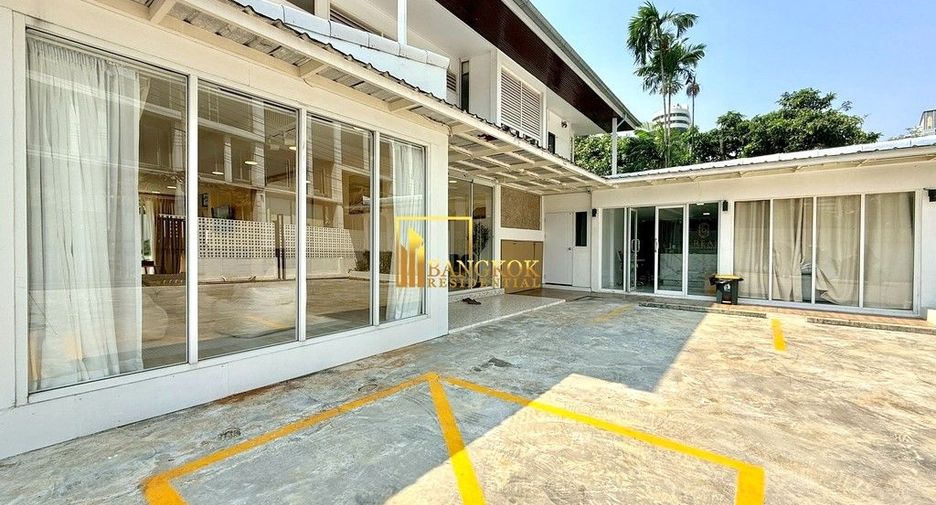 Haus zur Miete mit 4 Zimmer in Watthana, Bangkok