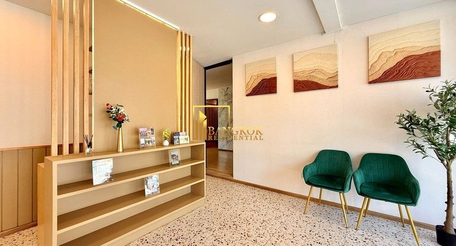 Haus zur Miete mit 4 Zimmer in Watthana, Bangkok