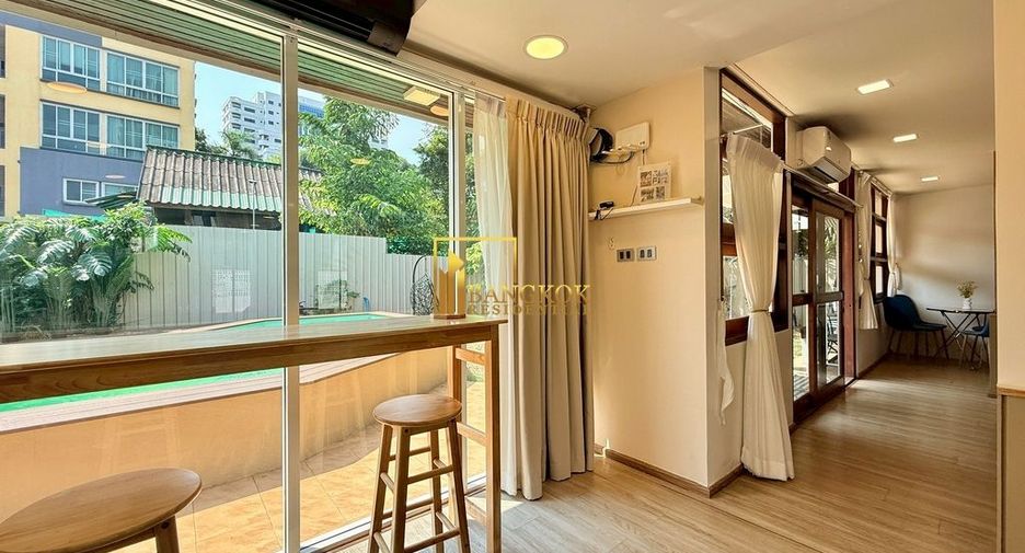 Haus zur Miete mit 4 Zimmer in Watthana, Bangkok