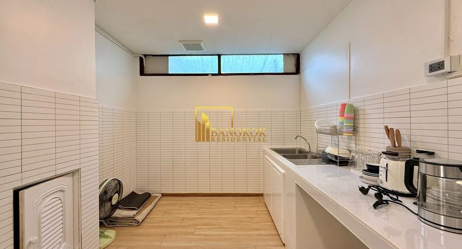 Haus zur Miete mit 4 Zimmer in Watthana, Bangkok