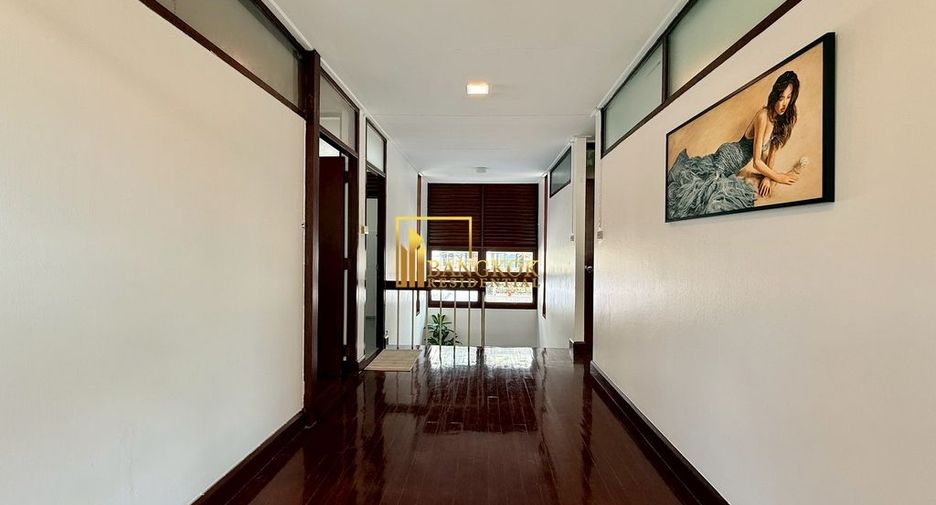 Haus zur Miete mit 4 Zimmer in Watthana, Bangkok