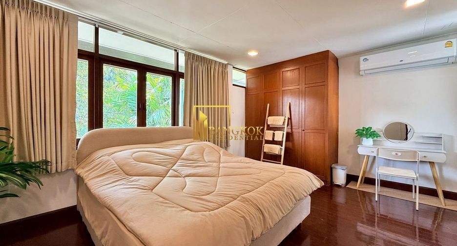 Haus zur Miete mit 4 Zimmer in Watthana, Bangkok