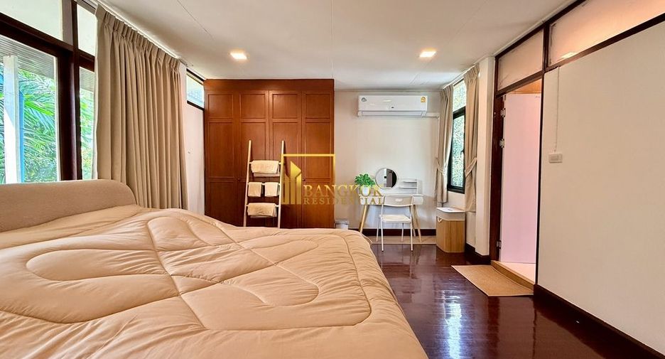 Haus zur Miete mit 4 Zimmer in Watthana, Bangkok