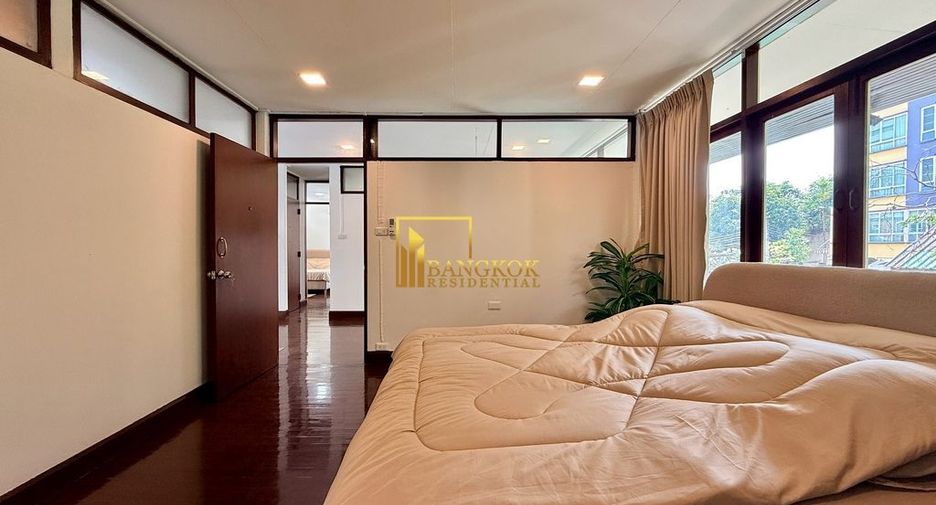 Haus zur Miete mit 4 Zimmer in Watthana, Bangkok