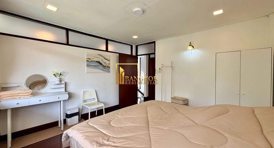Haus zur Miete mit 4 Zimmer in Watthana, Bangkok
