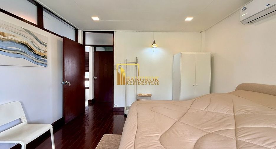 Haus zur Miete mit 4 Zimmer in Watthana, Bangkok