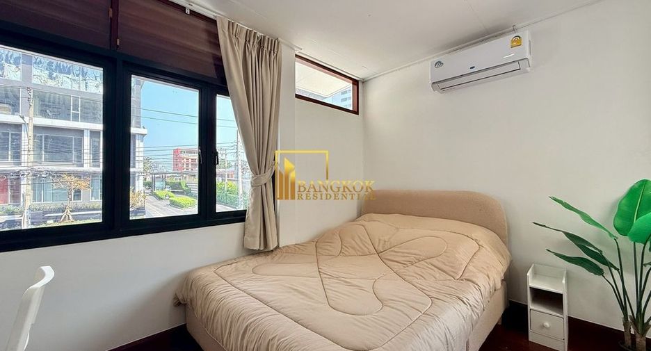 Haus zur Miete mit 4 Zimmer in Watthana, Bangkok