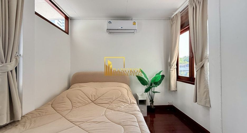 Haus zur Miete mit 4 Zimmer in Watthana, Bangkok