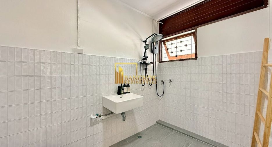 Haus zur Miete mit 4 Zimmer in Watthana, Bangkok