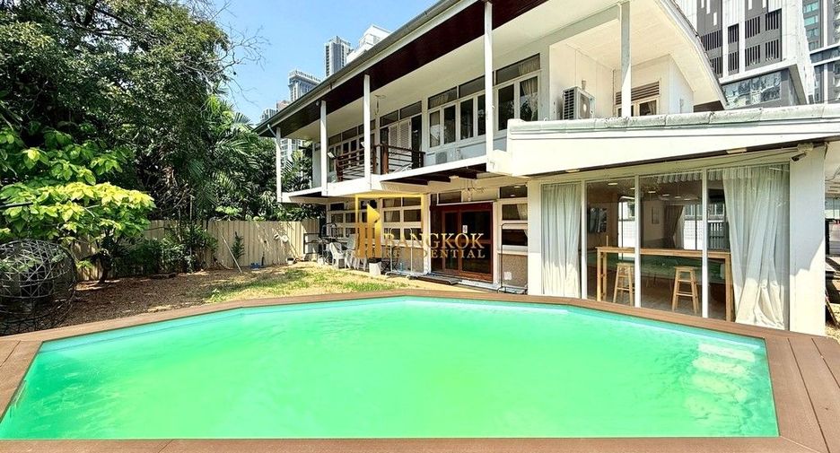 Haus zur Miete mit 4 Zimmer in Watthana, Bangkok