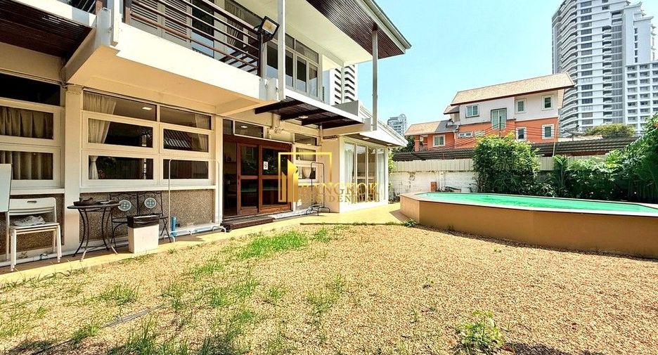 Haus zur Miete mit 4 Zimmer in Watthana, Bangkok