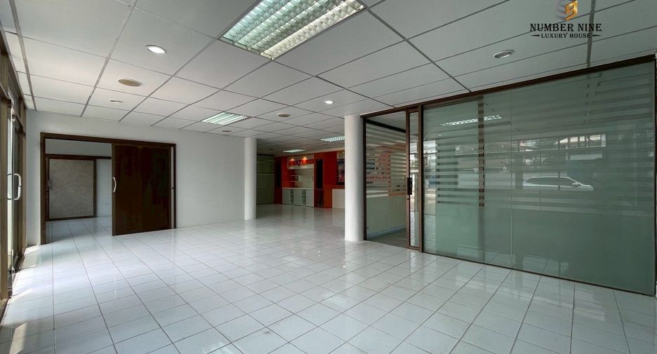 For rent 5 ベッドルーム office in Sathon, Bangkok
