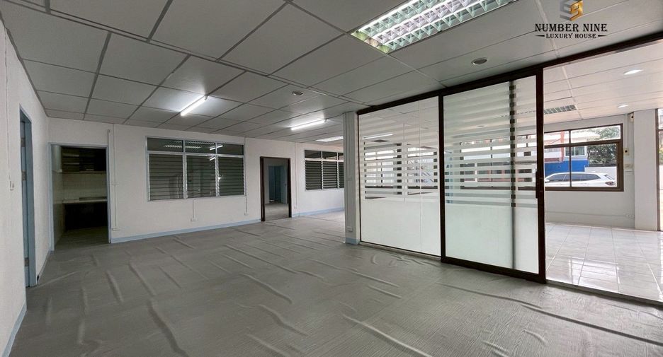 For rent 5 ベッドルーム office in Sathon, Bangkok