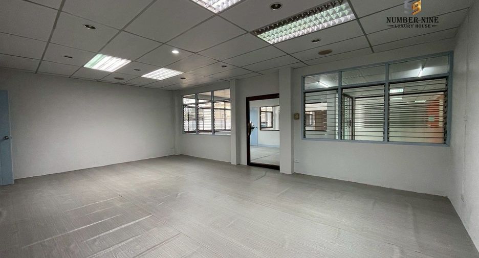 For rent 5 ベッドルーム office in Sathon, Bangkok