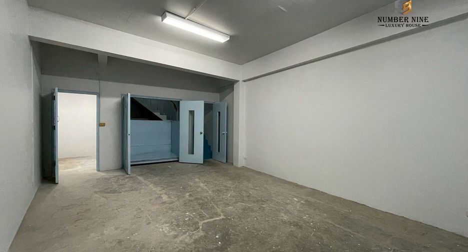 For rent 5 ベッドルーム office in Sathon, Bangkok