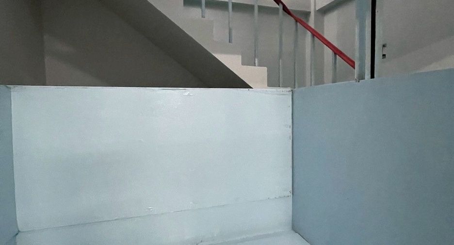 For rent 5 ベッドルーム office in Sathon, Bangkok