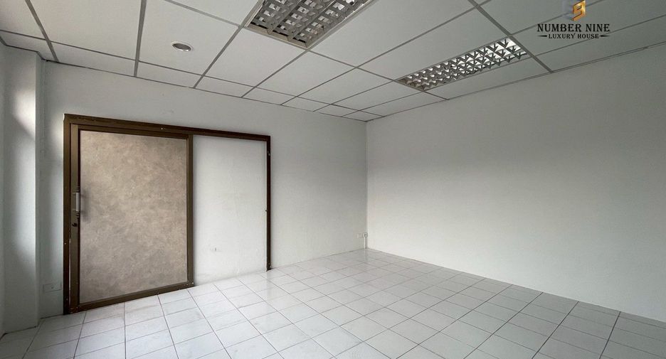 For rent 5 ベッドルーム office in Sathon, Bangkok