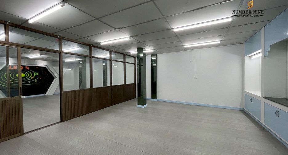 For rent 5 ベッドルーム office in Sathon, Bangkok